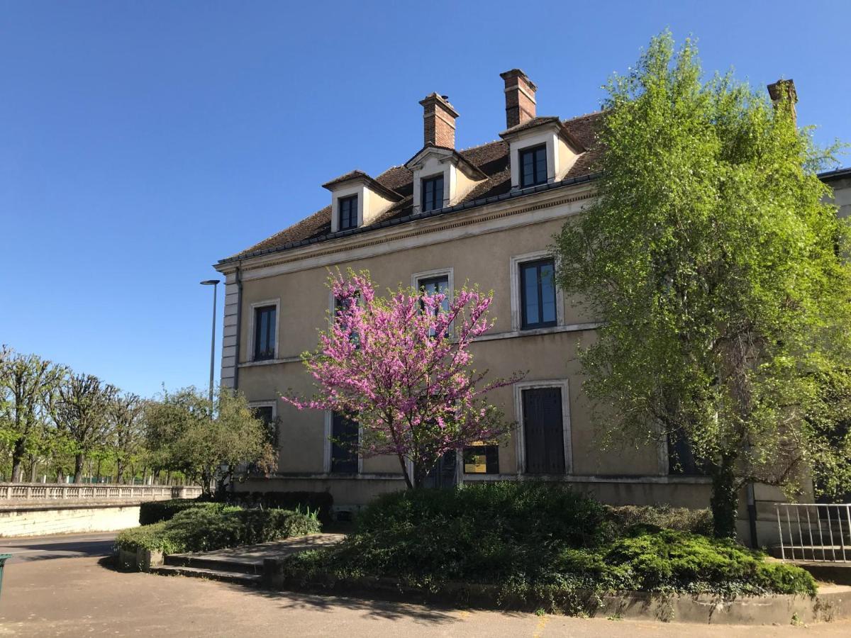 Charme Plein Coeur Auxerre - Parking Prive Apartman Kültér fotó