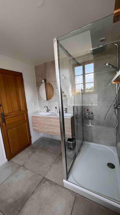 Charme Plein Coeur Auxerre - Parking Prive Apartman Kültér fotó